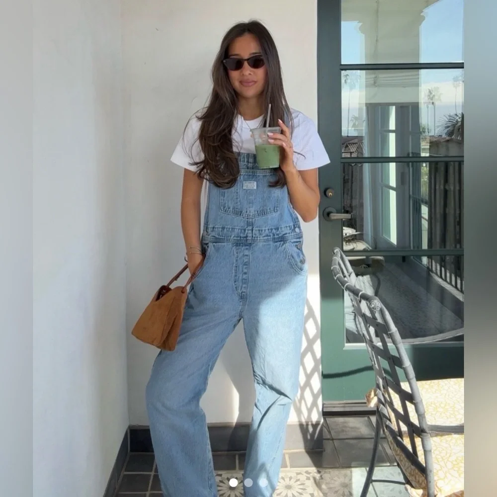 Levi’s Baggy Overalls - Picture 4 of 5